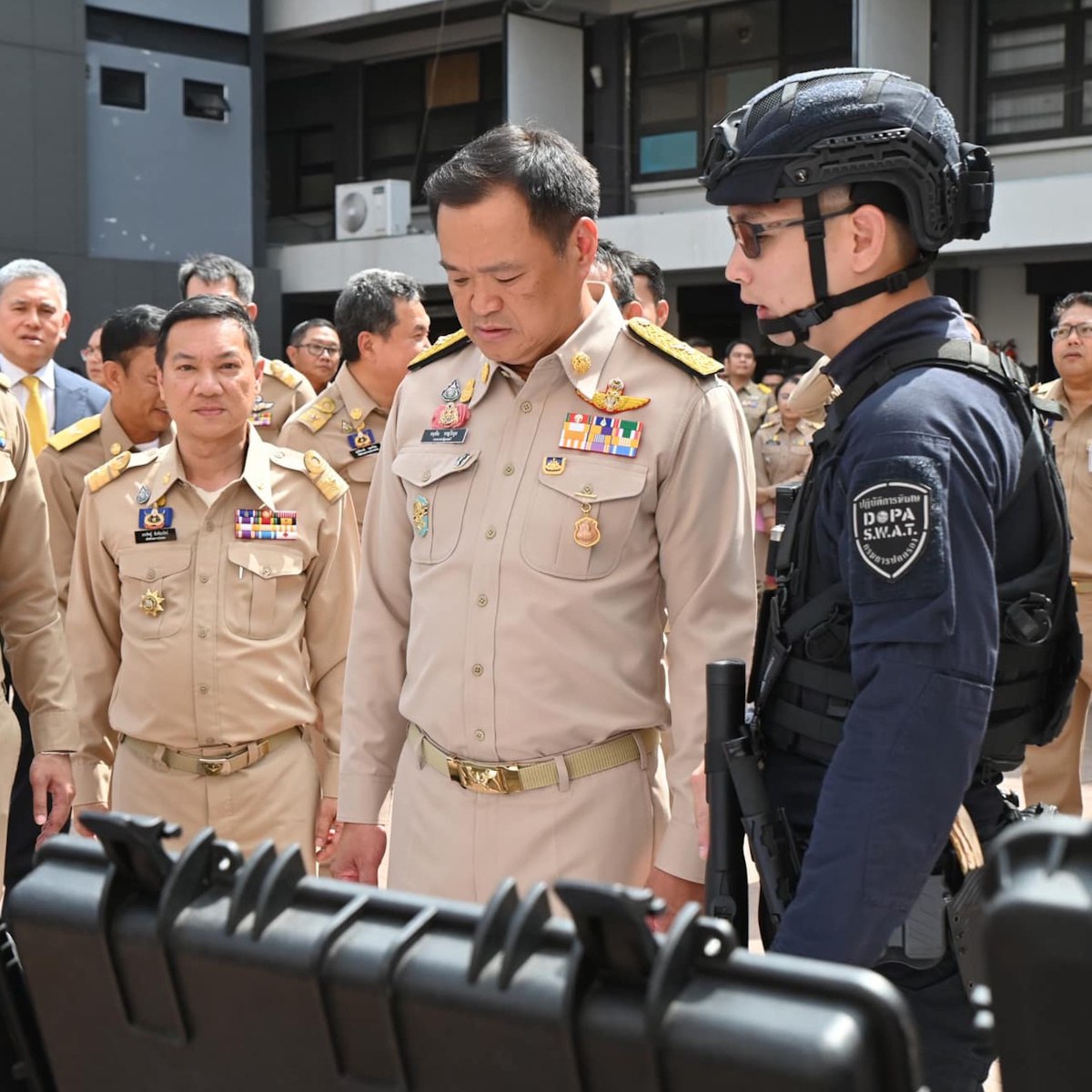Анутин Чарнвиракун: политика и скандалы