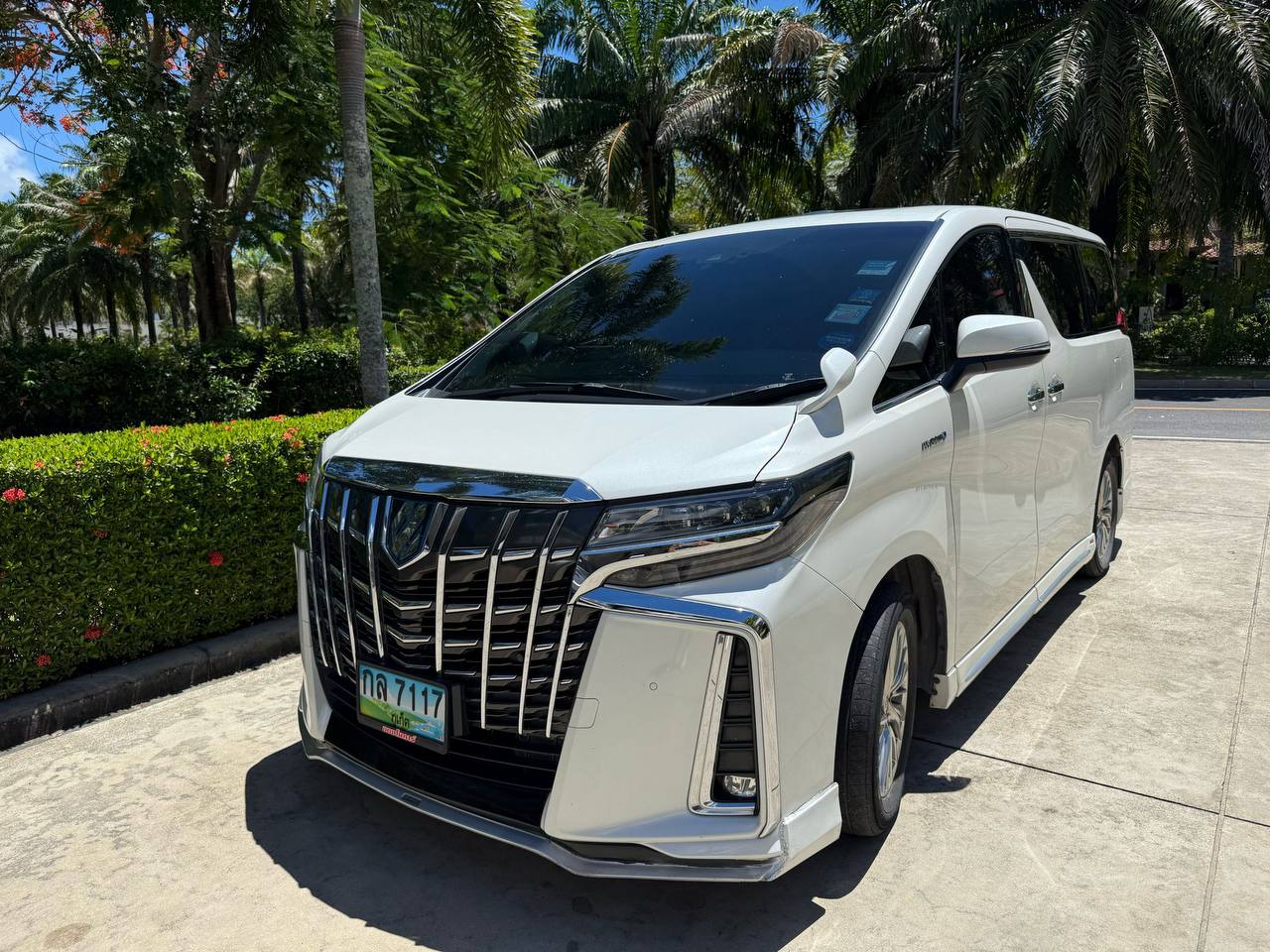 Продажа гибридного автомобиля в Таиланде