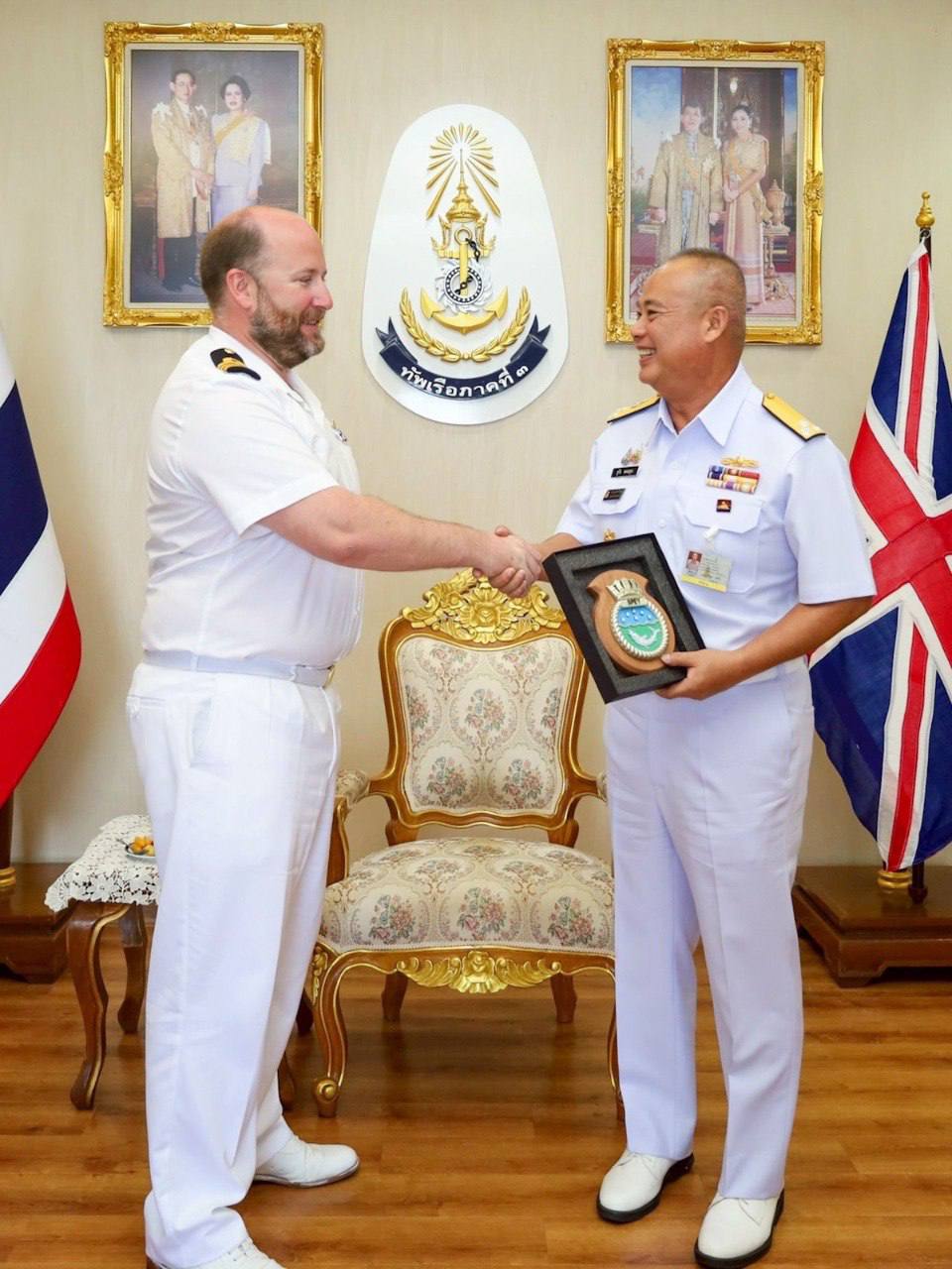 Британский военный корабль на Пхукете