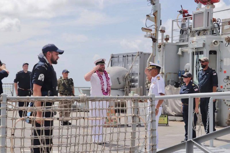Британский военный корабль на Пхукете