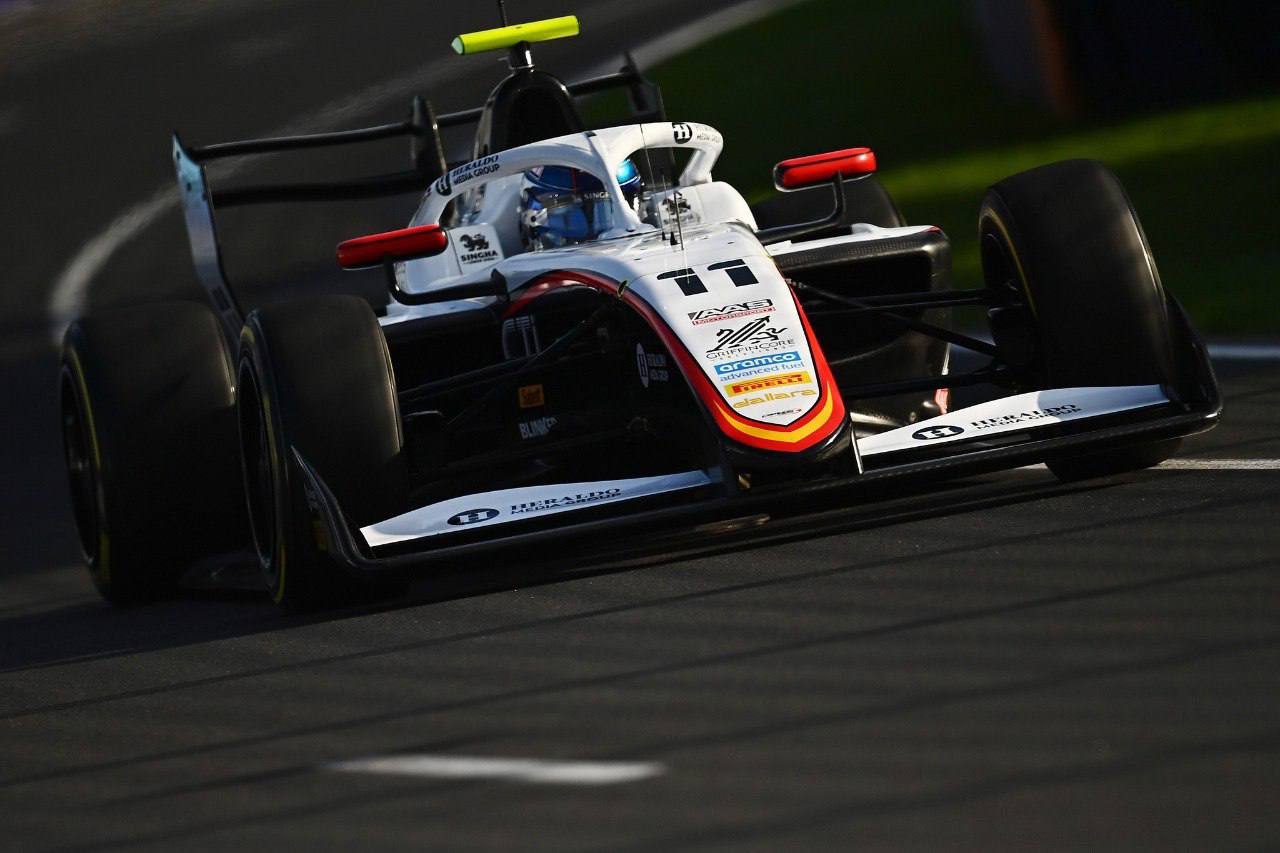 Тайский гонщик выиграл спринт в Формуле