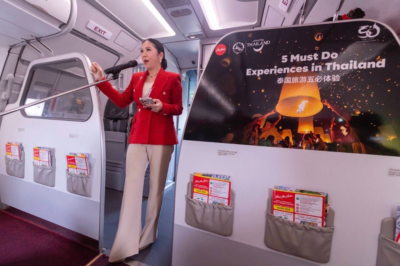 Запуск самолета тайско-китайской дружбы