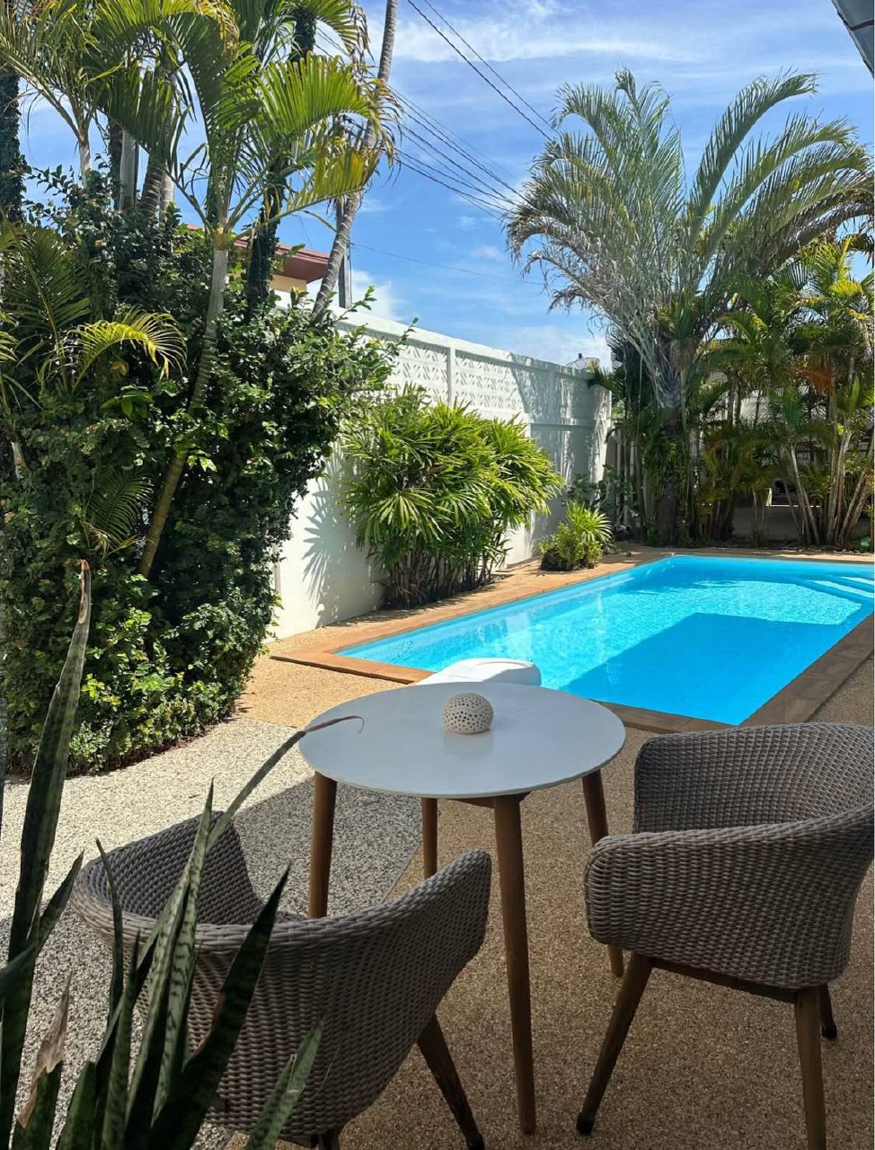 Аренда дома с бассейном и садом