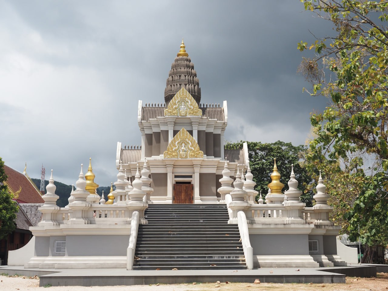 Буддистский храм Ват Чалонг на Пхукете