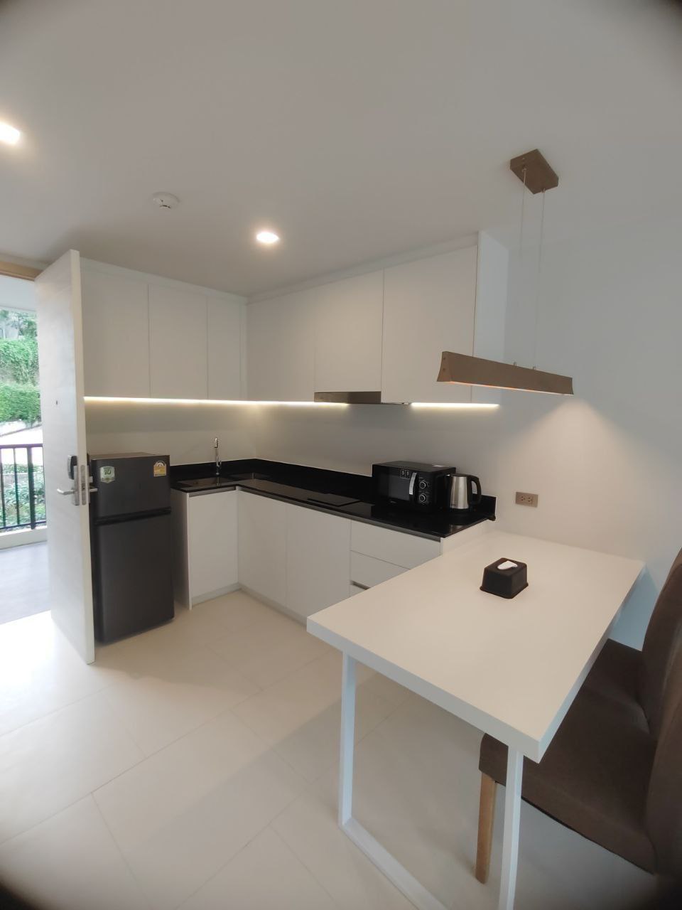 Аренда студии в новом кондо на Кароне