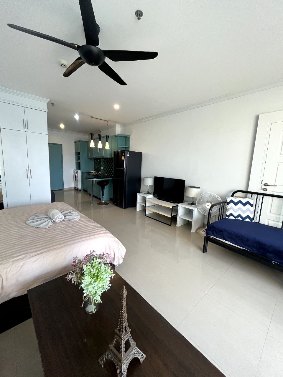 Аренда студии с видом на море