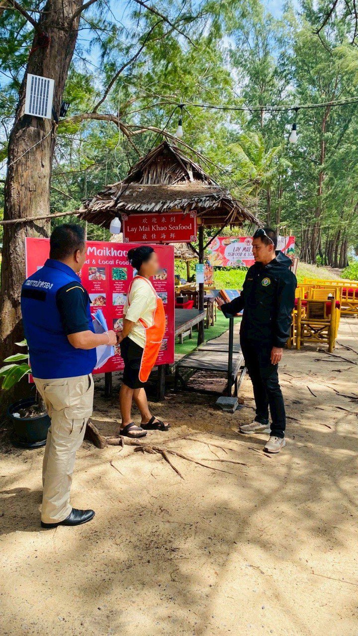 Выселение бизнеса с пляжа Май-Кхао