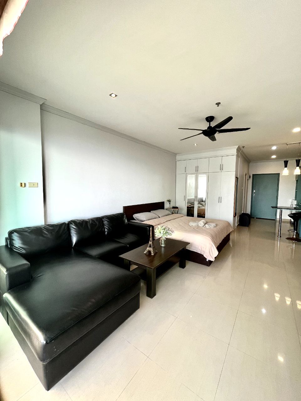 Аренда студии с видом на море