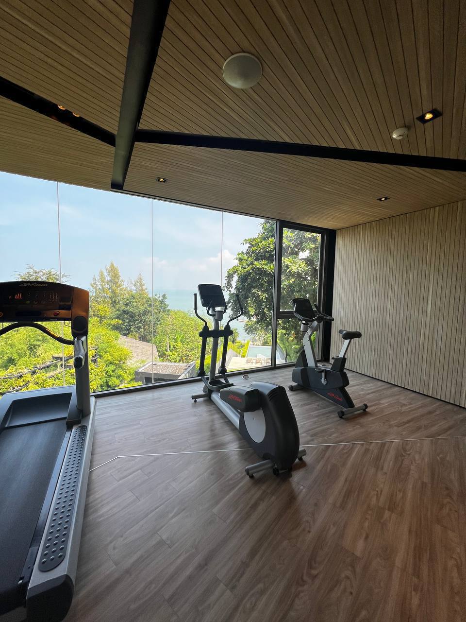 Сдача угловой квартиры с видом на море