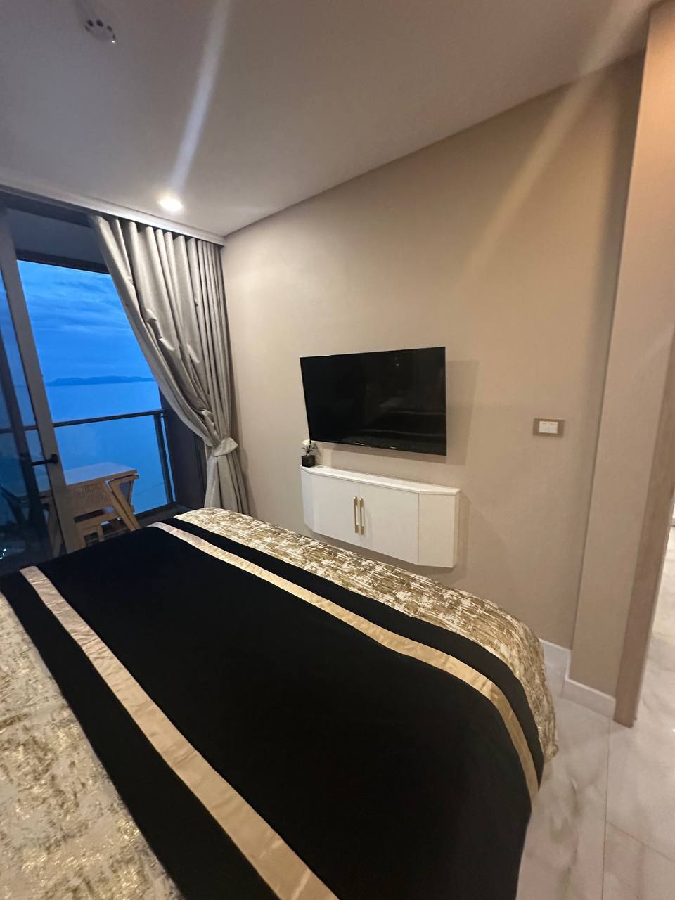 Премиум-кондо на первой линии моря