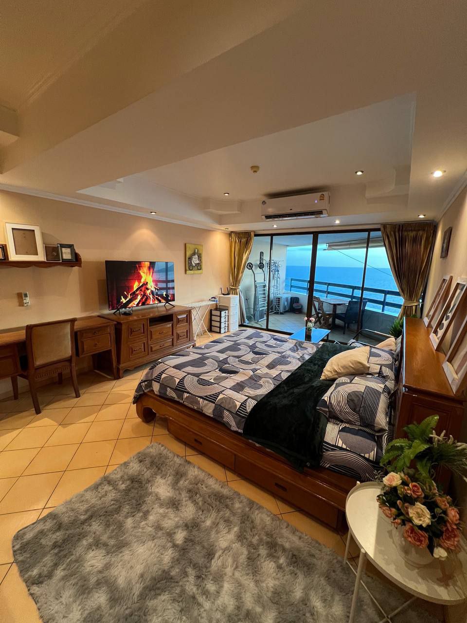 Аренда студии с видом на море