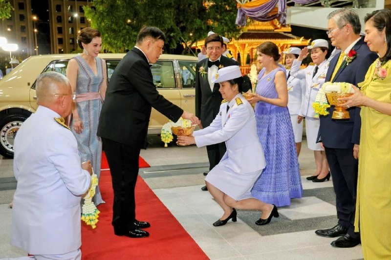 Королевская пара на фестивале в Бангкоке