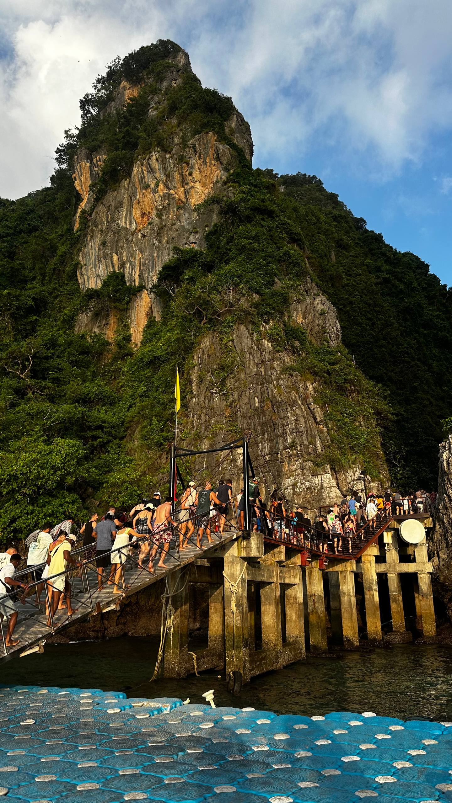 Бухта Майя Бэй снова открыта