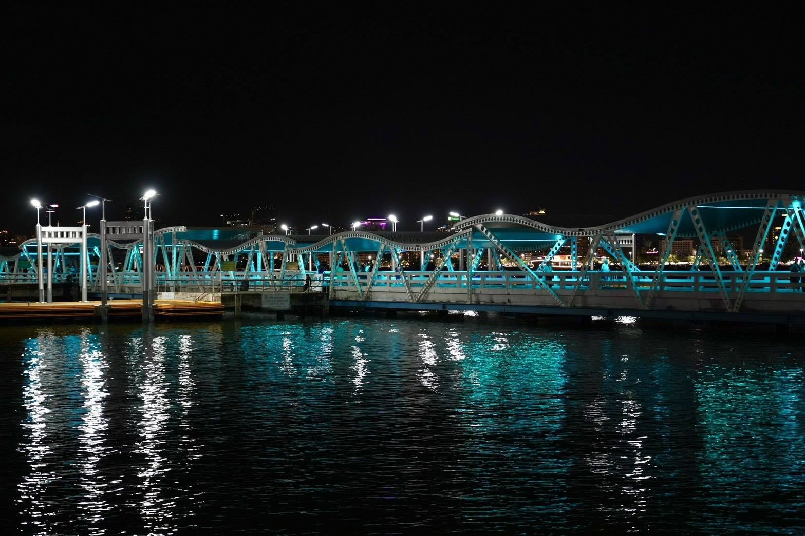 Новая система освещения на пирсе Бали Хай