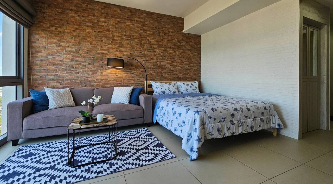 Аренда студии с видом на море