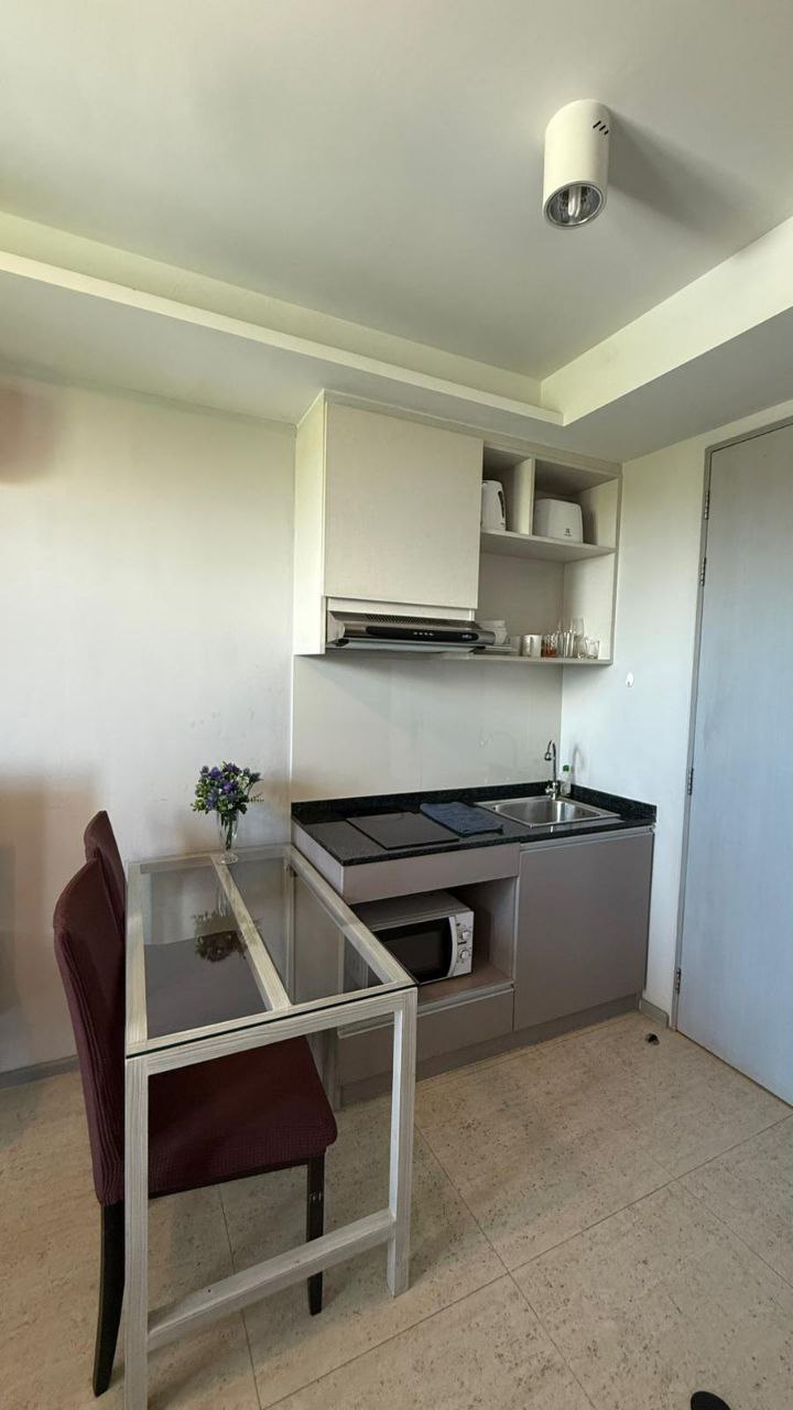 Современная студия с перегородкой