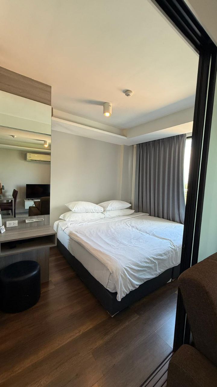 Современная студия с перегородкой