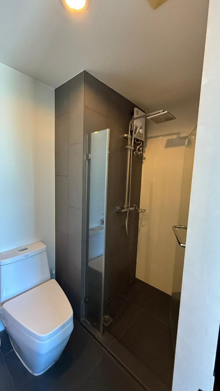 Современная студия с перегородкой