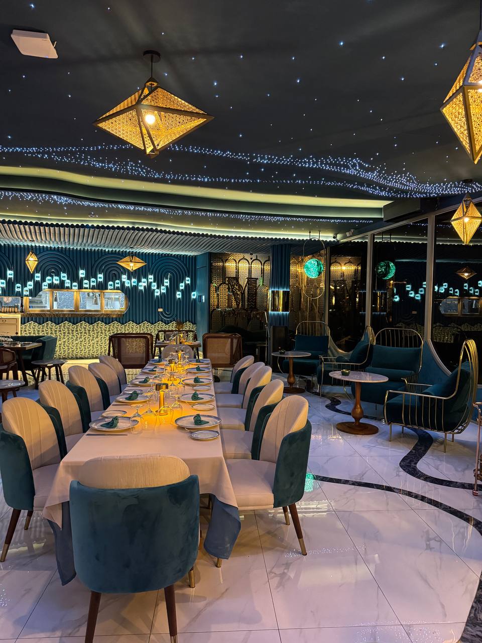 Романтический бар на крыше отеля