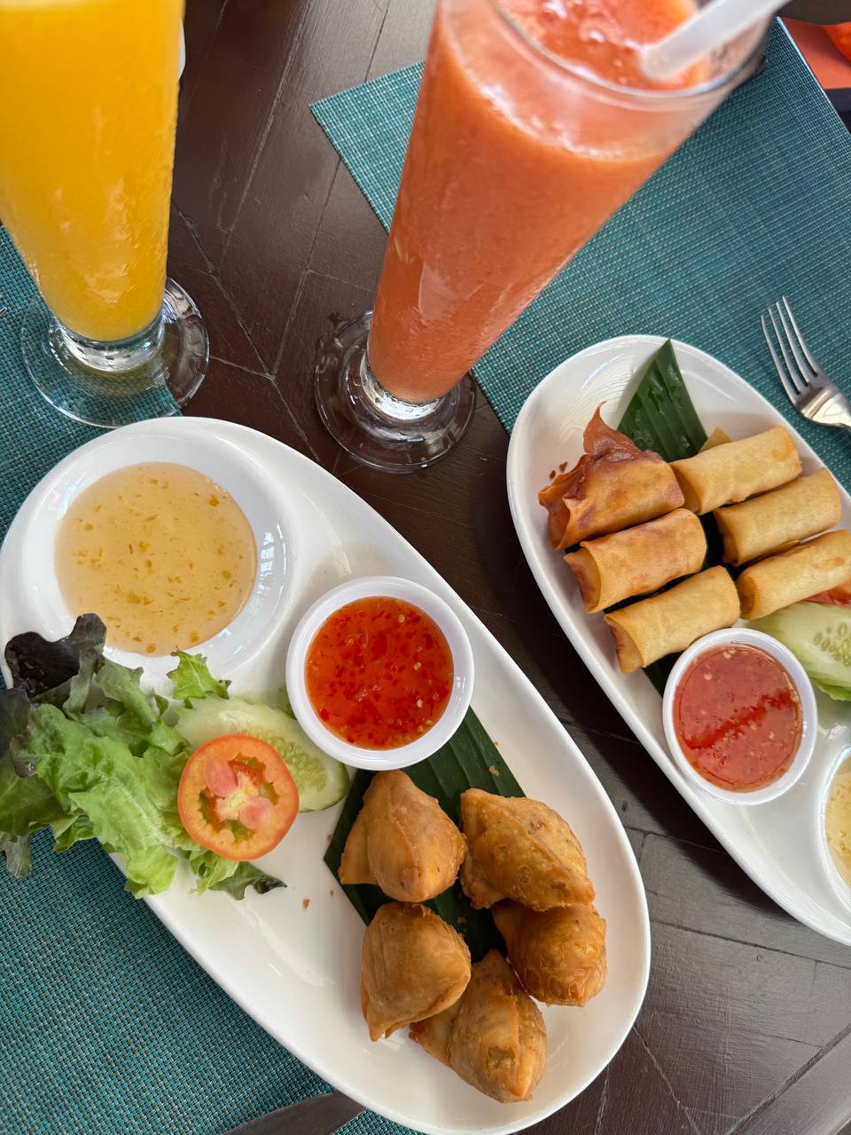 Ресторан на берегу моря с тайской кухней