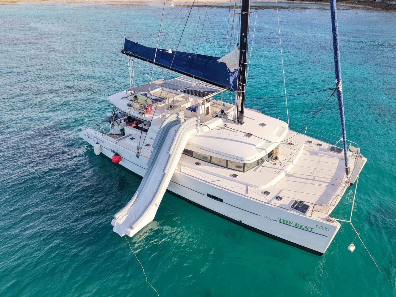 Катамаран для больших компаний