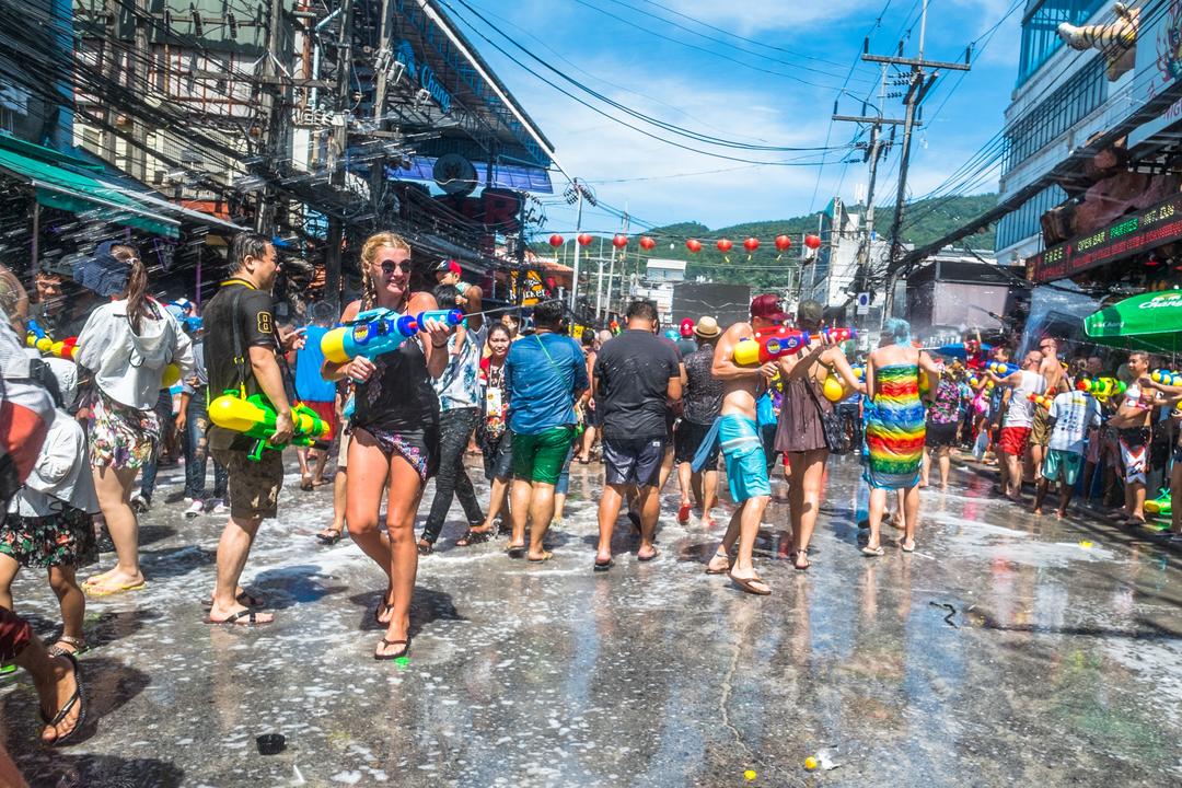 Сонгкран на Пхукете: Водный Новый Год