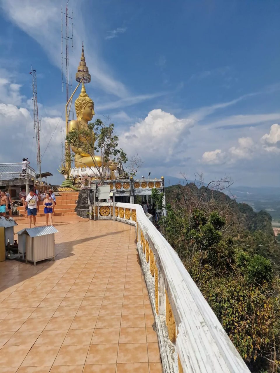 Восхождение на храм «пещера тигра»