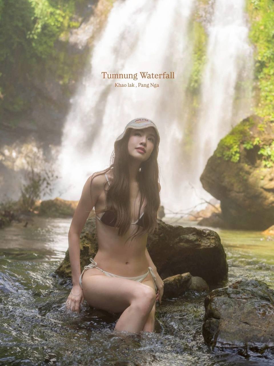 Тайская актриса в бикини у водопада