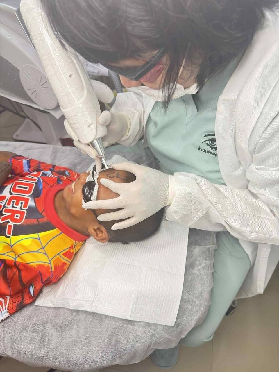 Мастер студии помог подростку в Таиланде