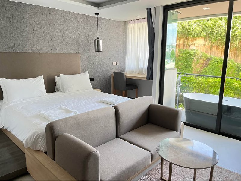 Современная студия с видом на море