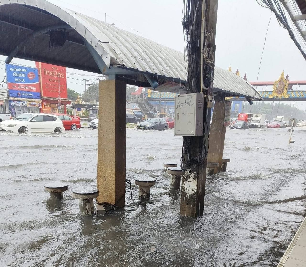 Тропический шторм затопил Бангкок