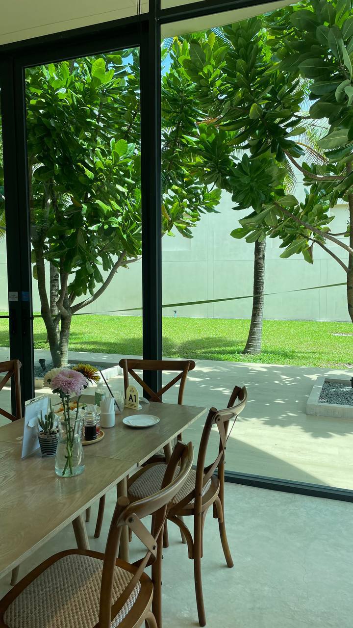 Прекрасное место у моря с кафе