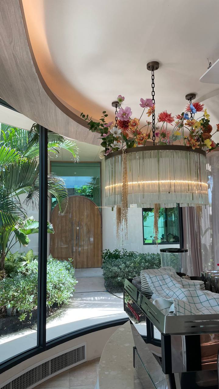 Прекрасное место у моря с кафе