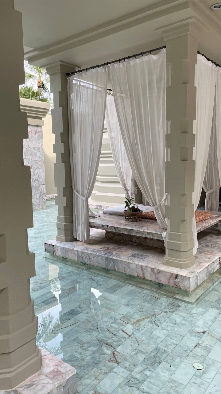 Резорт на берегу моря с активностями