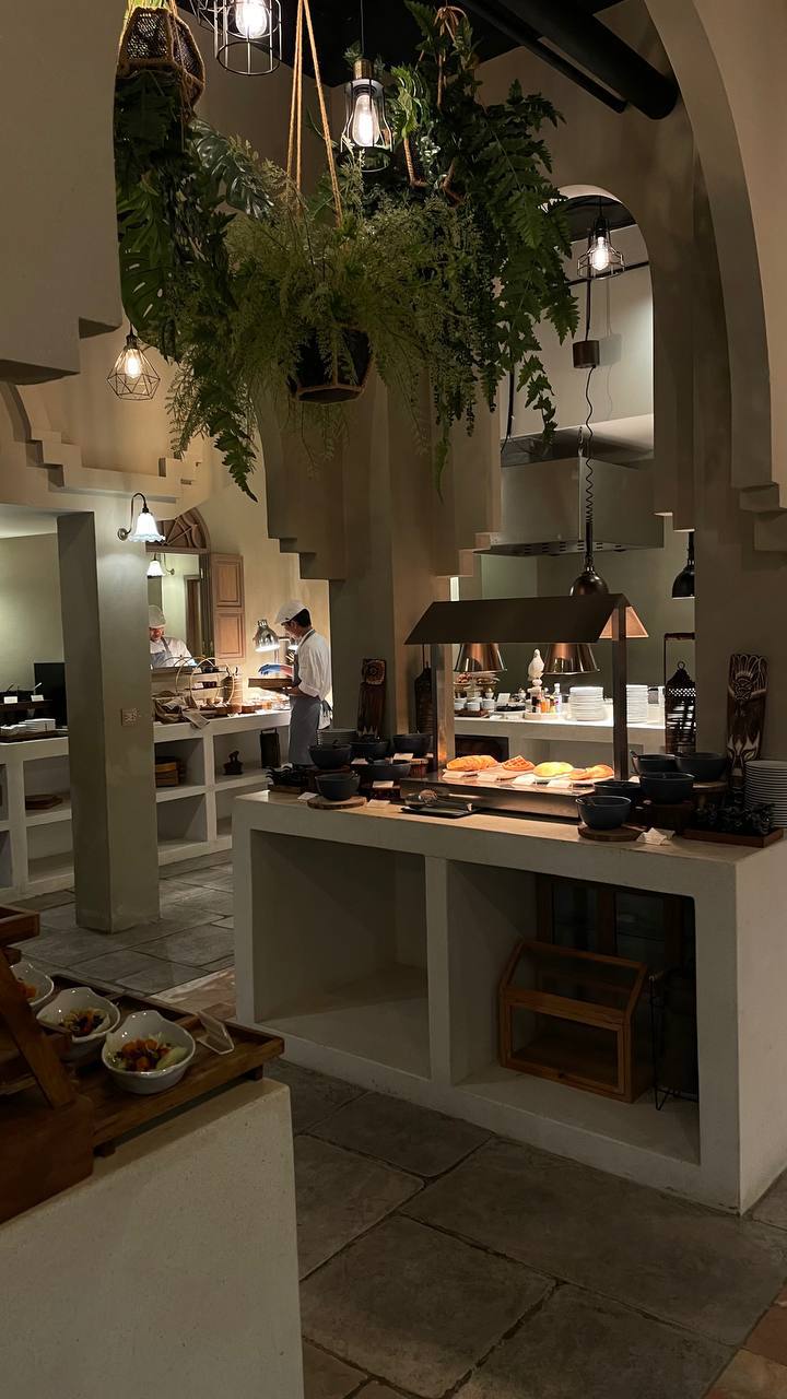 Резорт на берегу моря с активностями