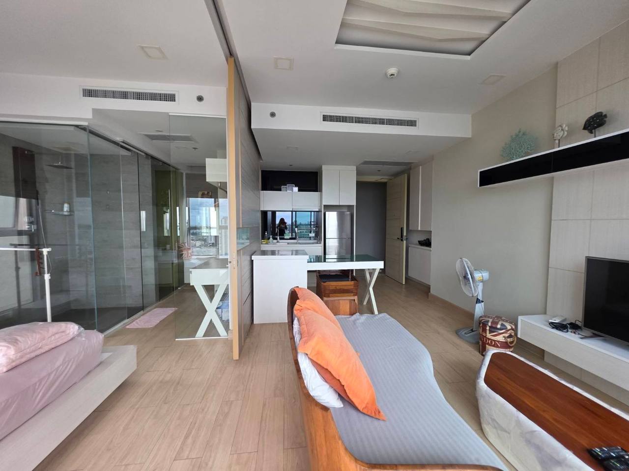 Современный кондоминиум на море