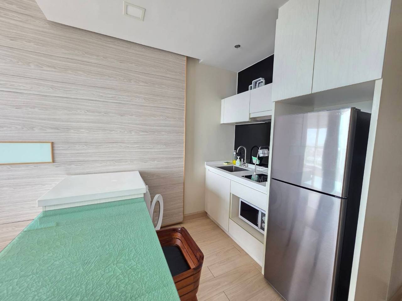 Современный кондоминиум на море