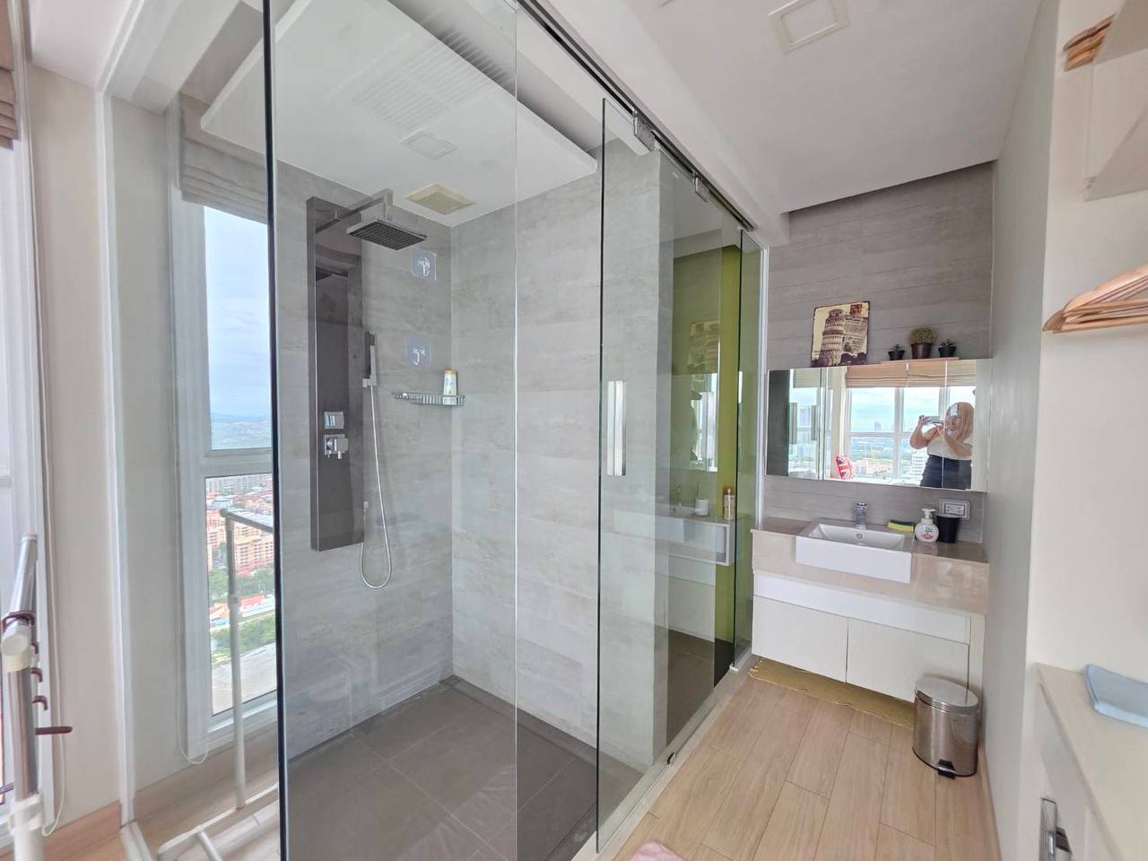 Современный кондоминиум на море