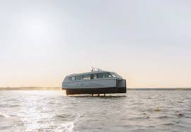 Электрический паром на подводных крыльях