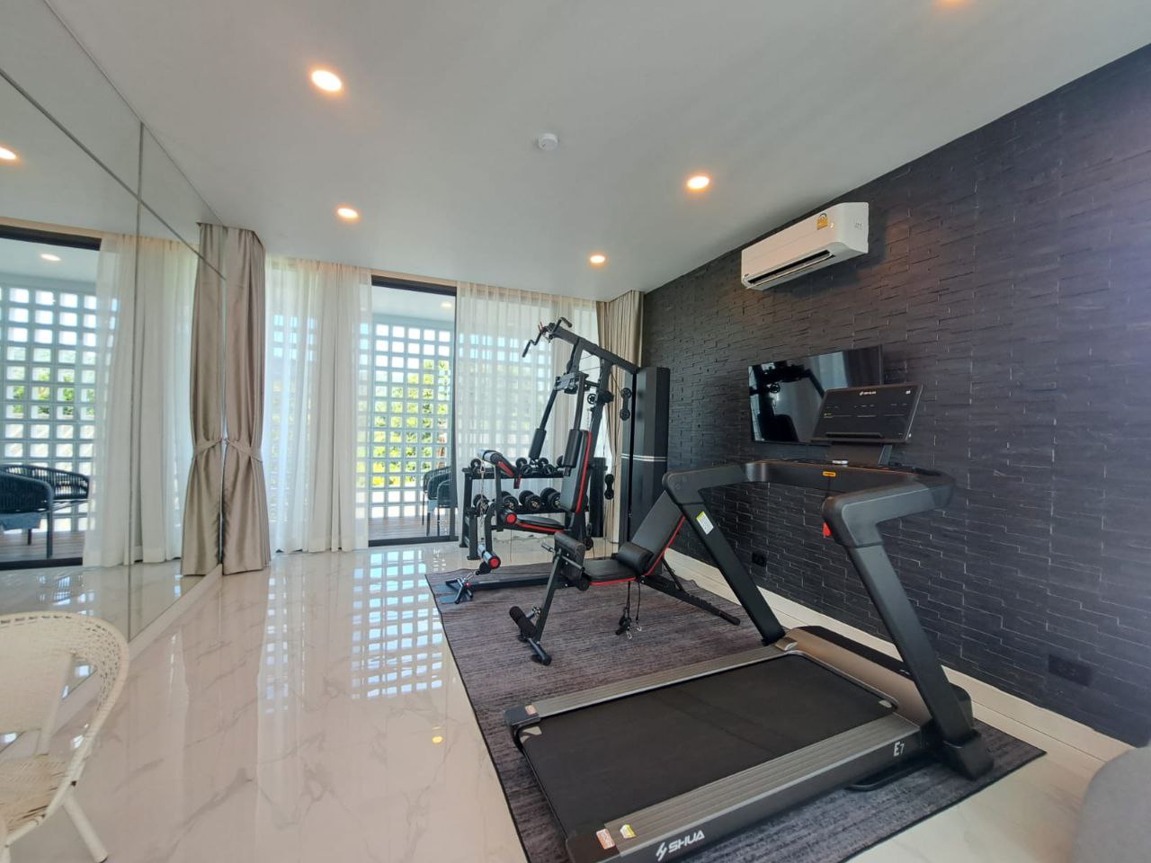 Аренда современной виллы на Най-Харн