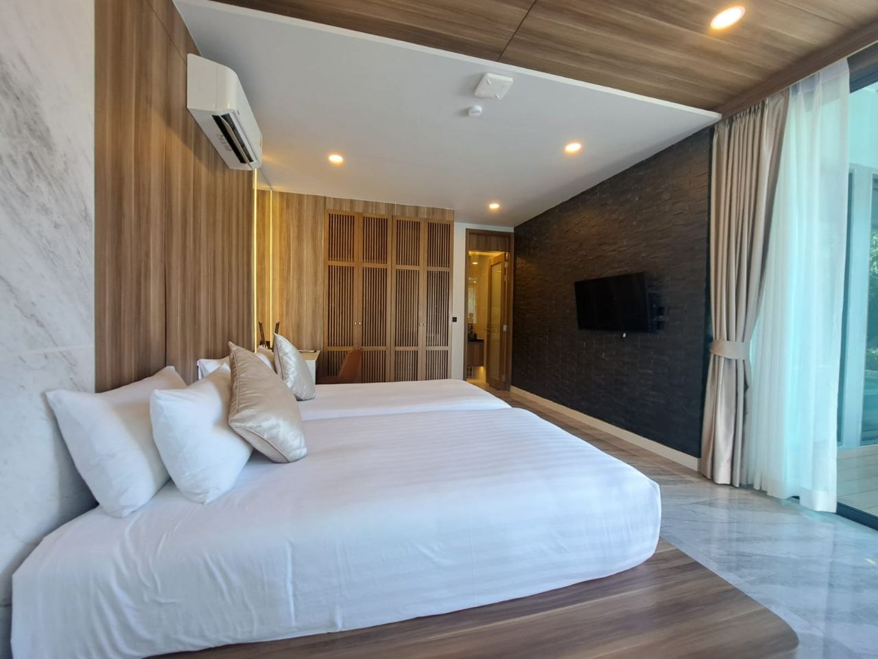 Аренда современной виллы на Най-Харн