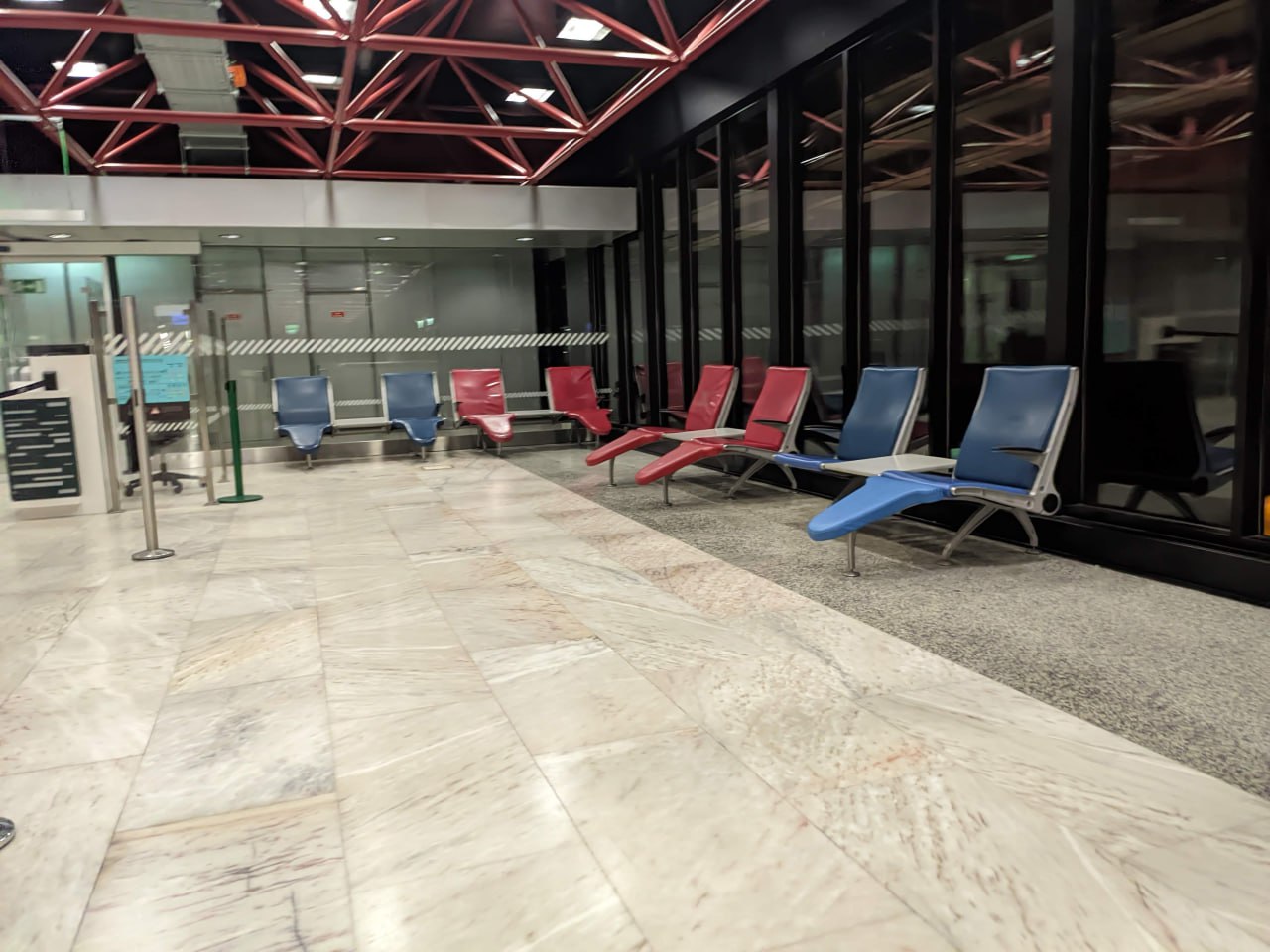 Квест поездки из аэропорта в Париже