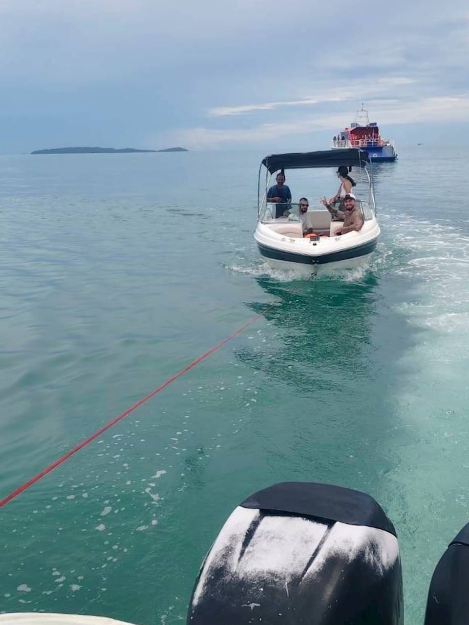 Пожар на катере у побережья Пхукета