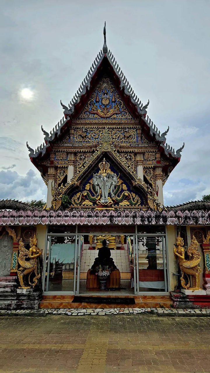 Посещение храма золотого будды