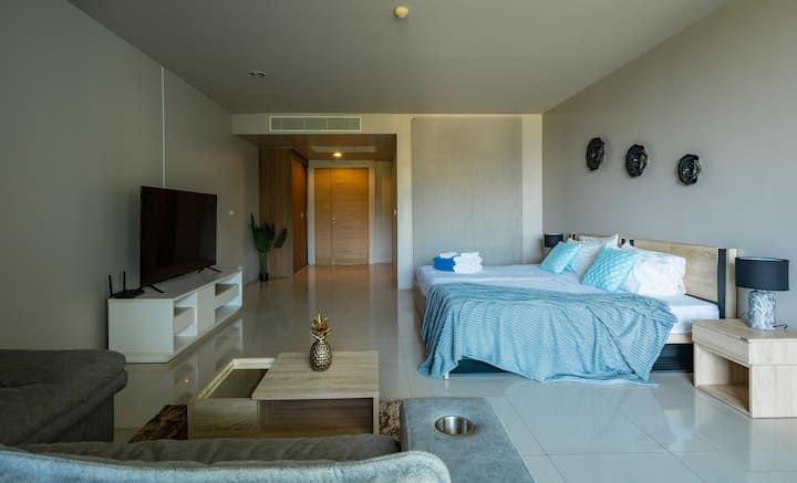 Аренда студии с видом на море