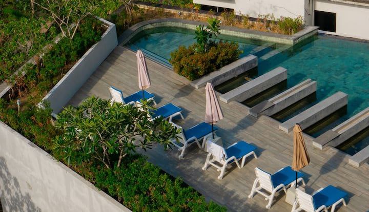 Аренда студии с видом на море