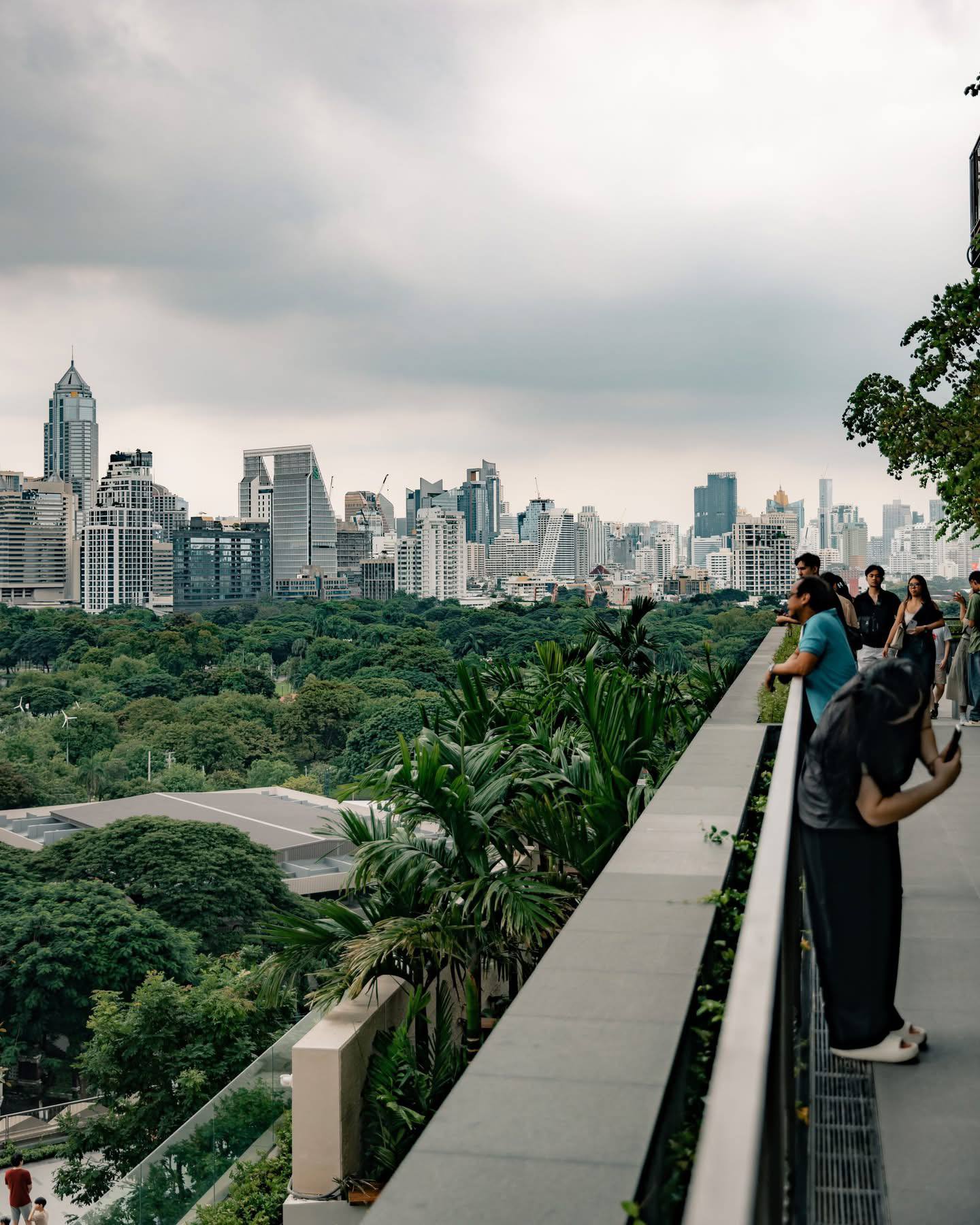 Новый зелёный парк на крыше в Бангкоке