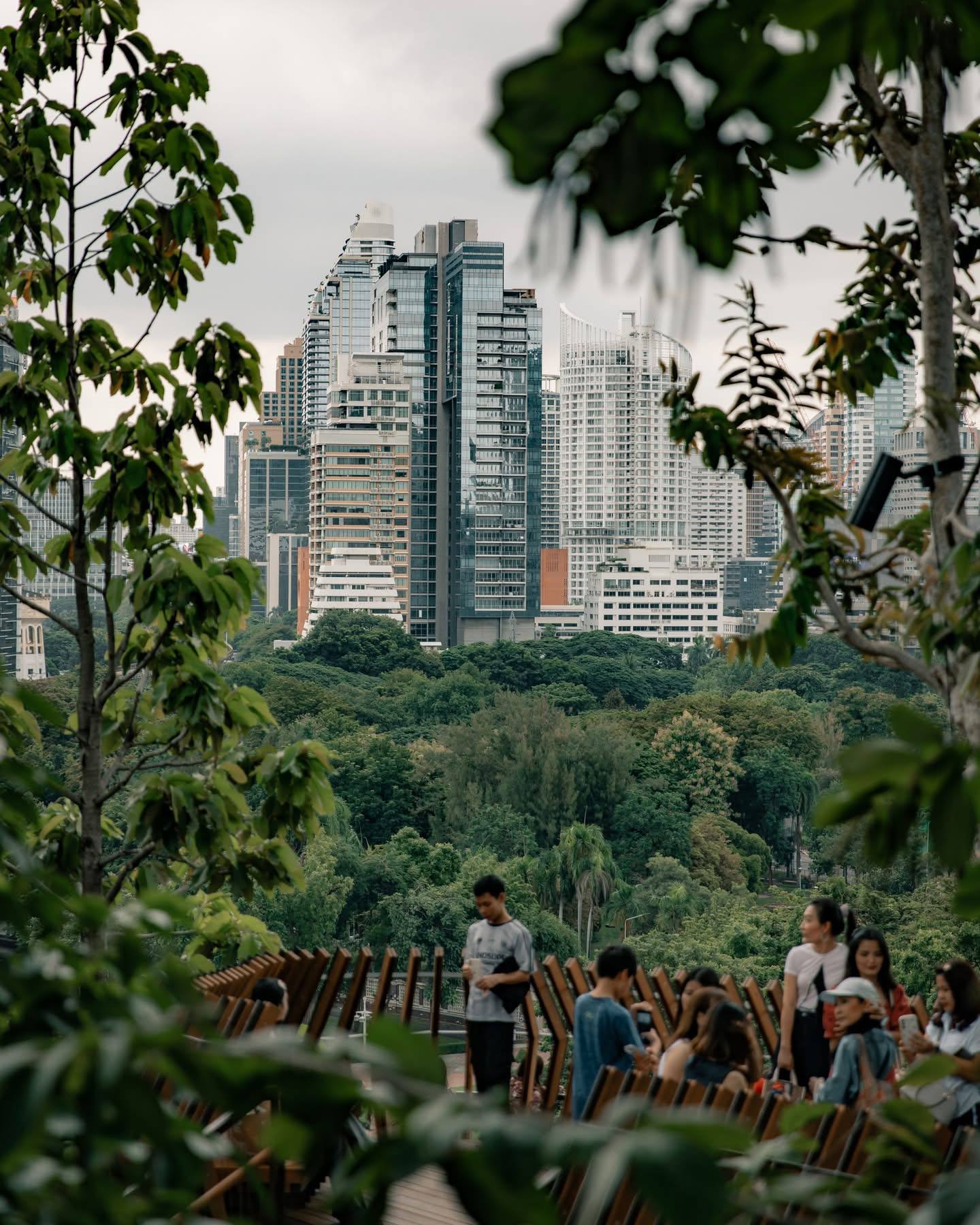 Новый зелёный парк на крыше в Бангкоке