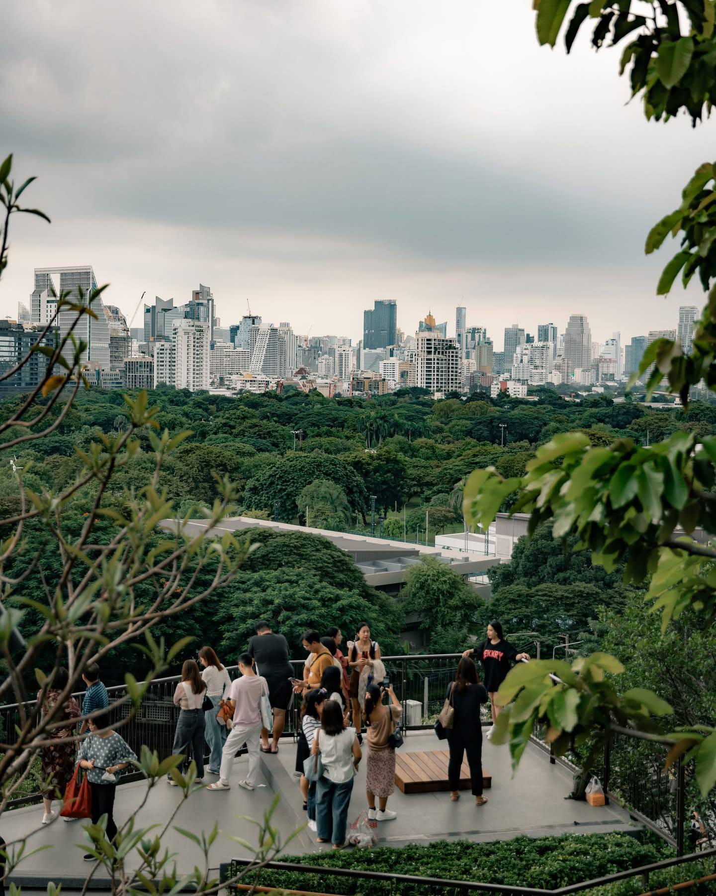 Новый зелёный парк на крыше в Бангкоке
