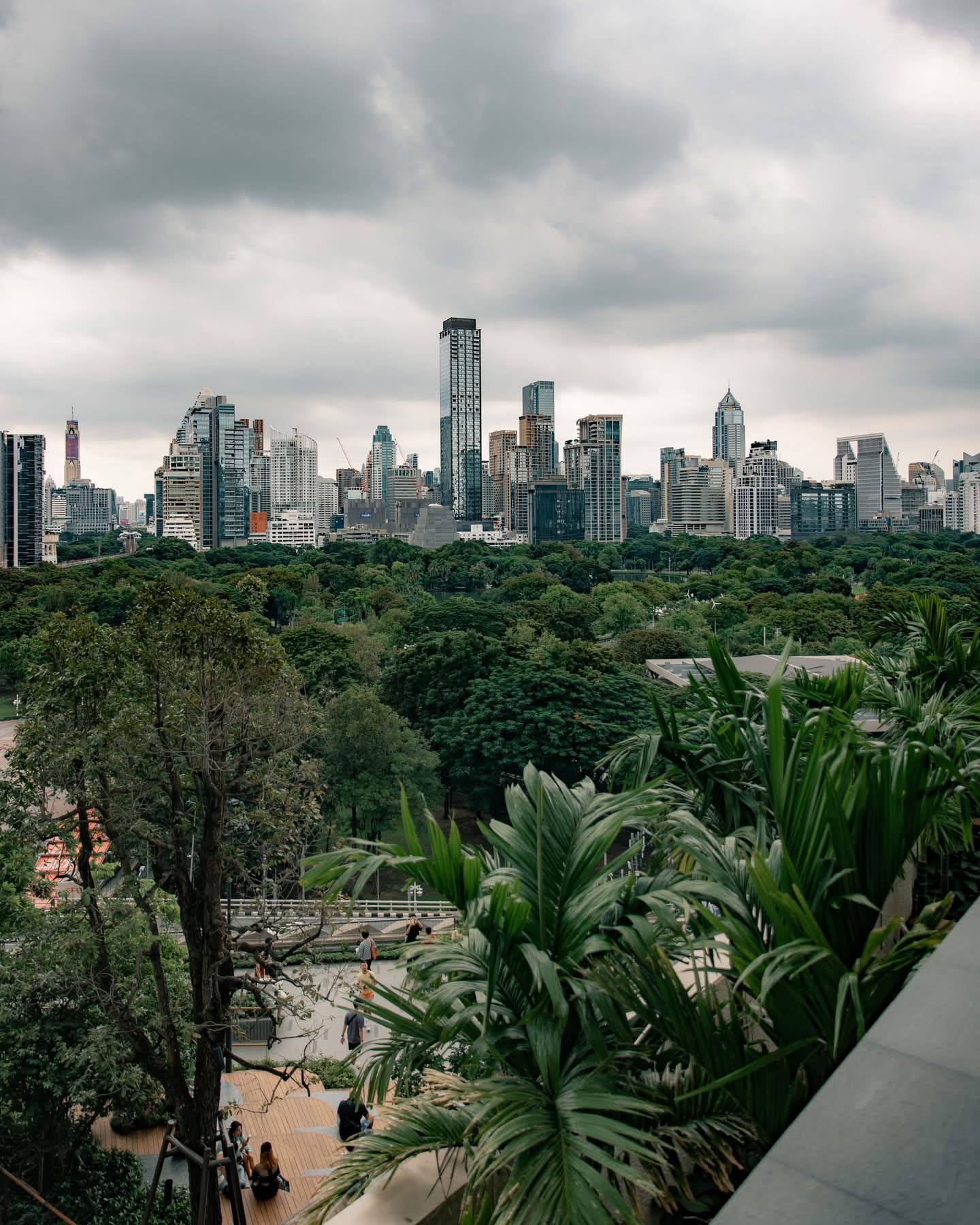Новый зелёный парк на крыше в Бангкоке